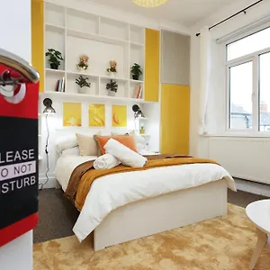 Guesthouse, Rooms, Fast Wi-fi, On-street Parking , Cardiff United Kingdom